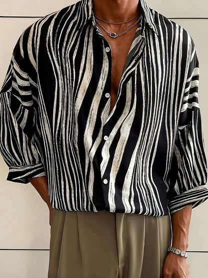 Marškiniai trumpomis rankovėmis su vertikaliu raštu, skirti kurortui