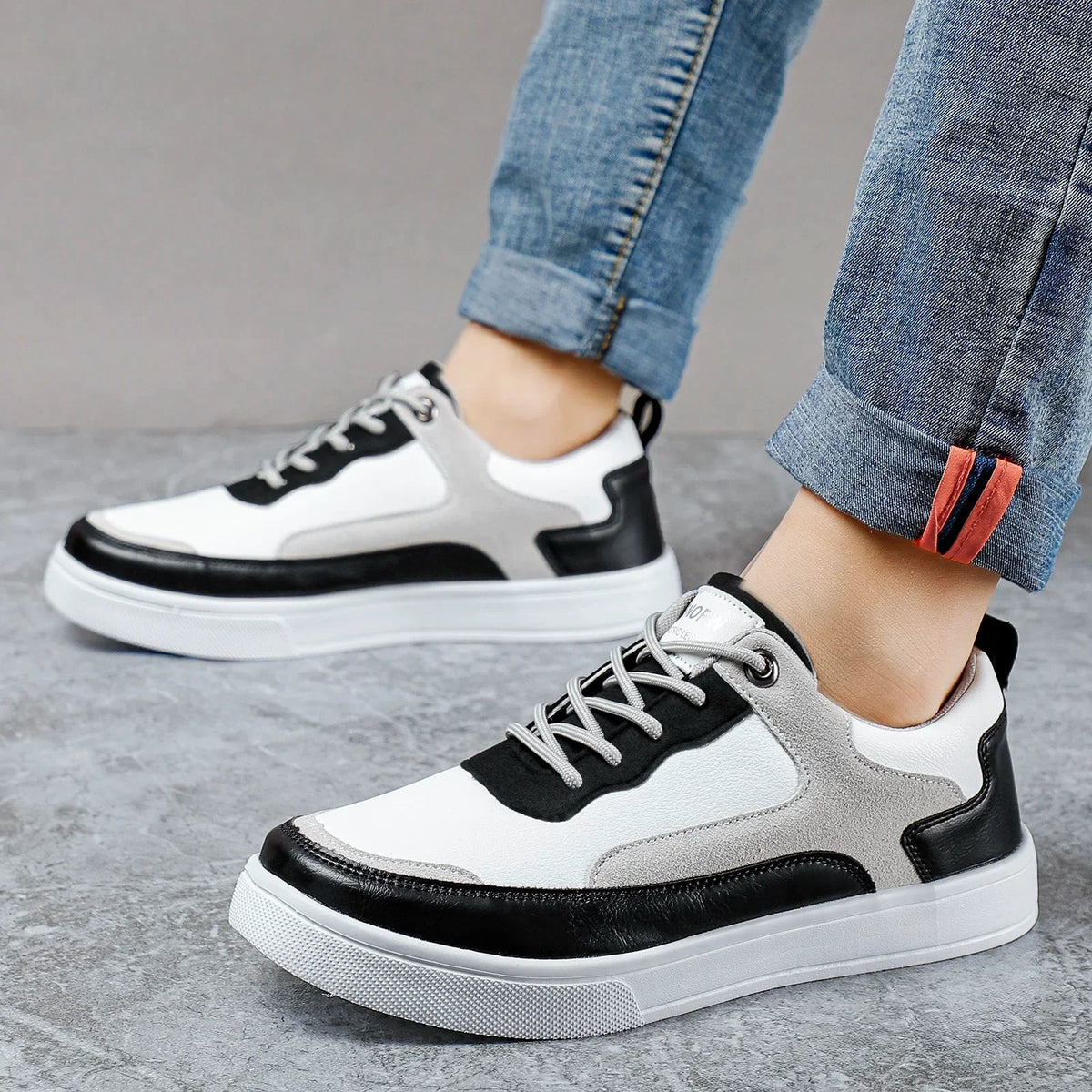 Adi Sneaker