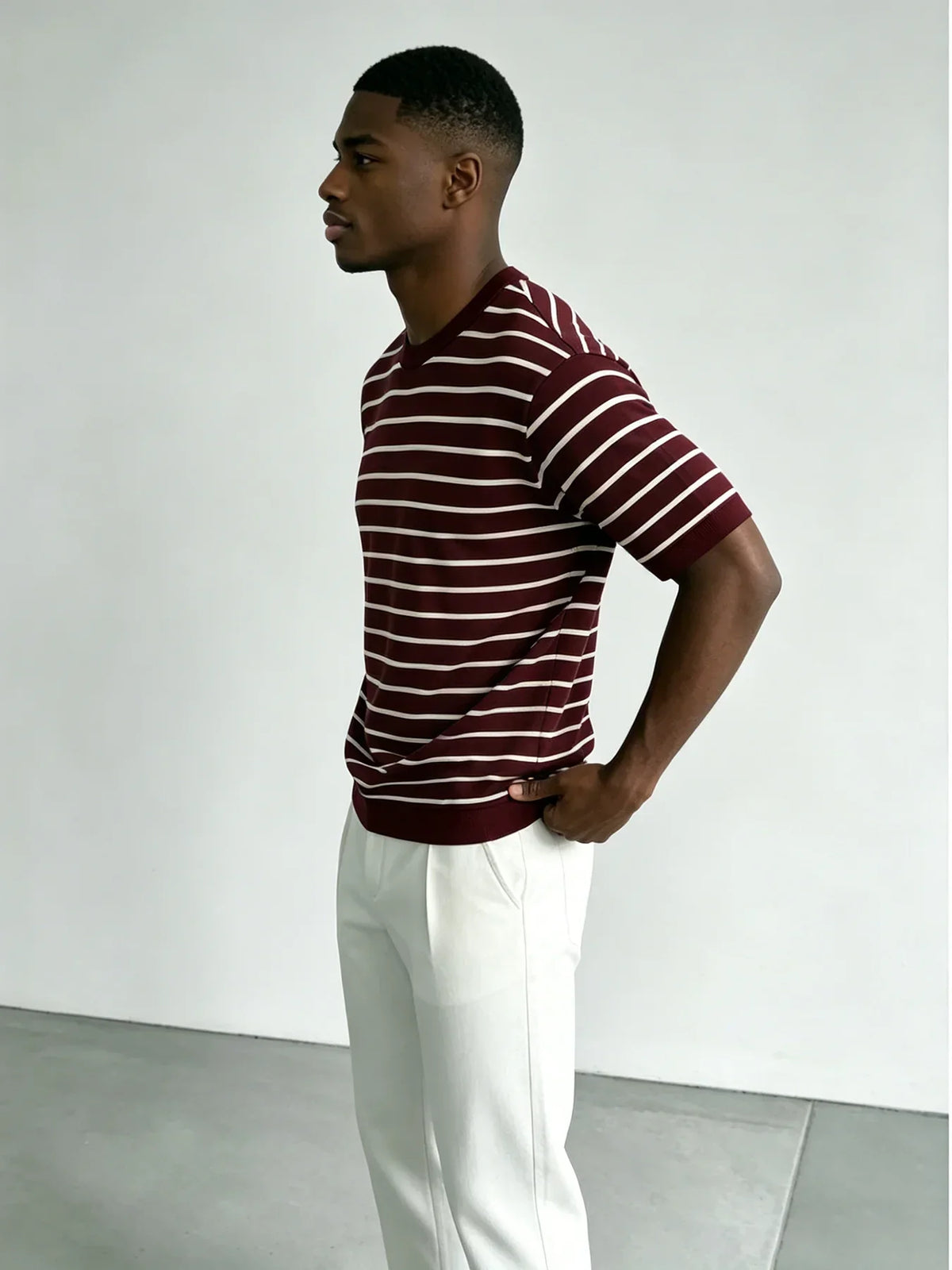 T-shirt de malha às riscas para homem, com gola redonda, cor bordeaux