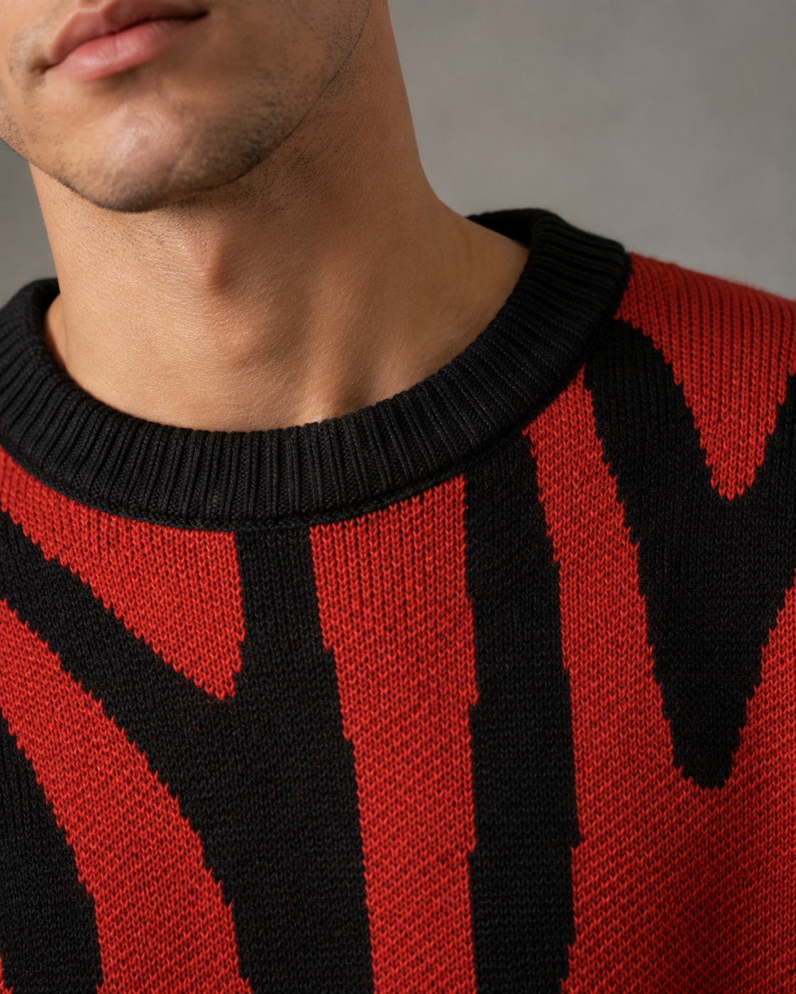 Camisola de malha com padrão abstrato e ombros descaídos, para homem